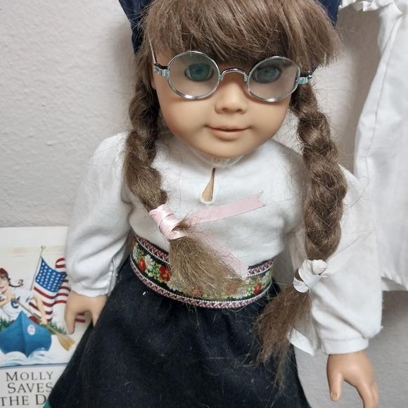 American Girls RARE Molly McIntyre retired doll - Picture 3 of 5